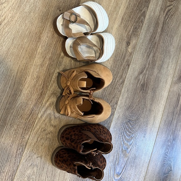 Old Navy Shoes- 3 pairs Toddler Girl size 7 - Picture 2 of 11